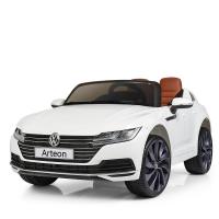 купить Детский электромобиль Volkswagen Arteon M 3993(MP4)EBLR-1 с дисплеем MP4 и кожаным сиденьем (белый)